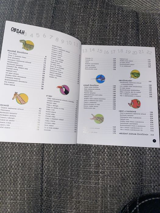 Carte cu 500 de animale poze scris în slovacă dar mai mult sunt imagin