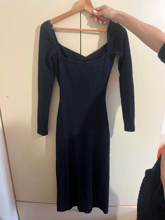 Черна рокля за повод