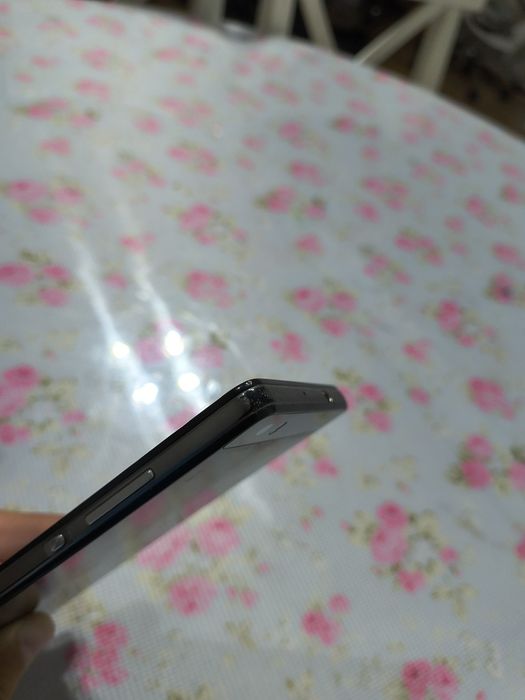 Vând un telefon funcționabil Huawei P8 Lite 2015 cu încărcător , funcționează touchscreen și se poate folosi pentru piese