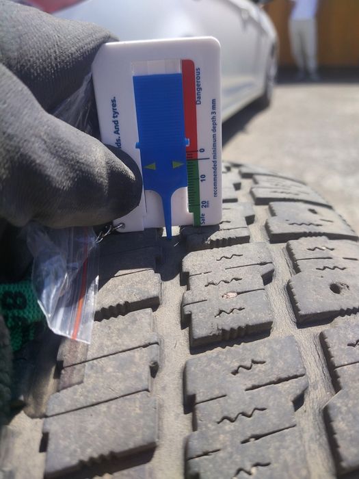 Шины зимние шипованные 225/60R17