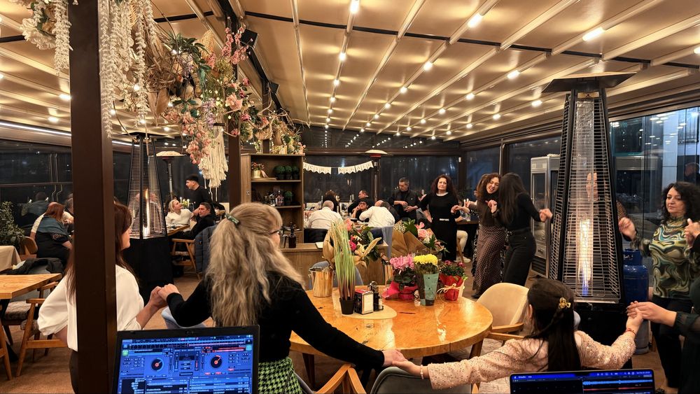 DJ за Вашия празник!