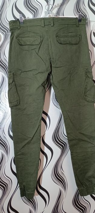 Зелени карго панталони