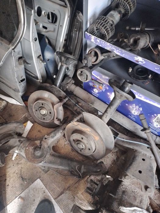 Bmw e30 запчасти продам