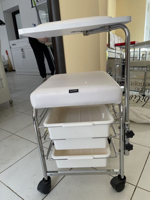 Продам педикюрный стулчик