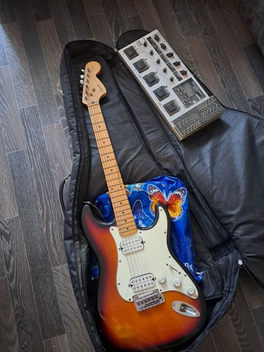 Продам электрогитару Squier