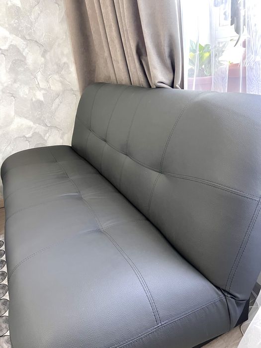 Срочно продам новый кожаный диван!