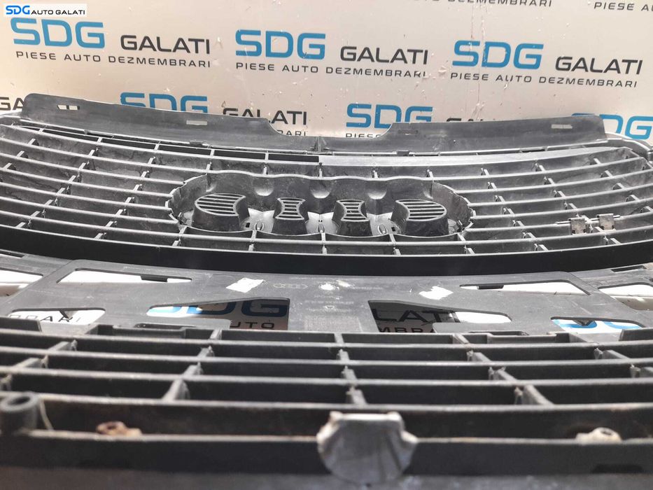 Grila Centrala cu Emblema Sigla de pe Bara Spoiler Fata Audi A6 4F C6 2005 - 2011 Cod 4F0853651 [N0136]