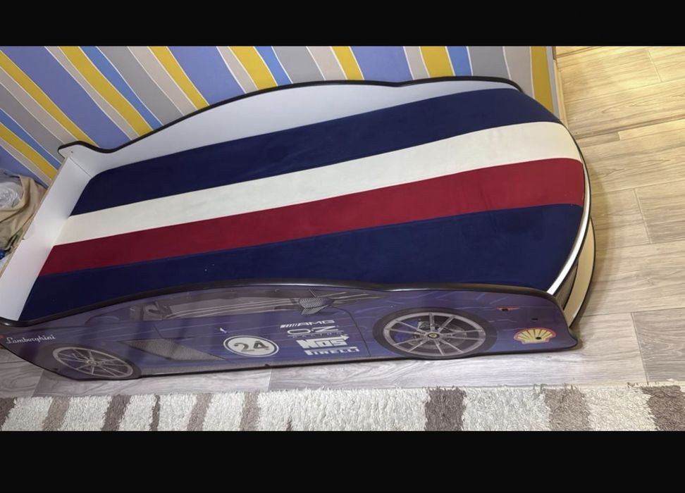 Детская кровать машинка
