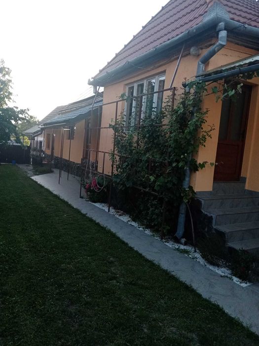 Vand casa 4 camere in Ideciu de Sus, zona centrala