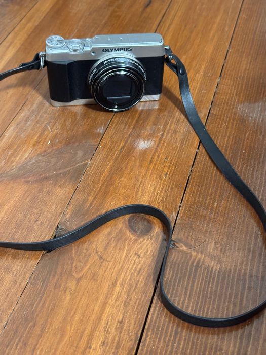 Olympus SH 1 - WiFi,  touch screen, retro style