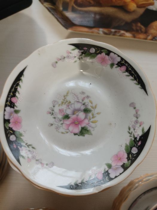 Посуда разная тарелки стаканы