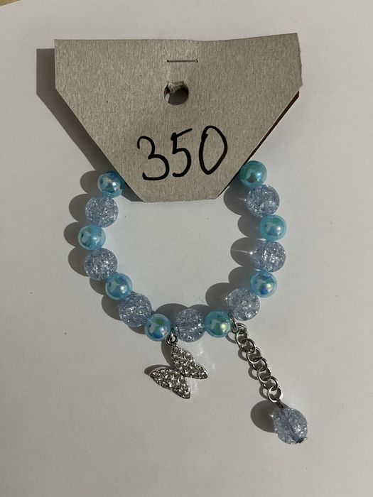 Браслеты, разного цвета и формы.