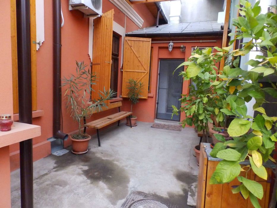 casa cu curte pe bdul Independentei  S.total 550mp S.util 330mp