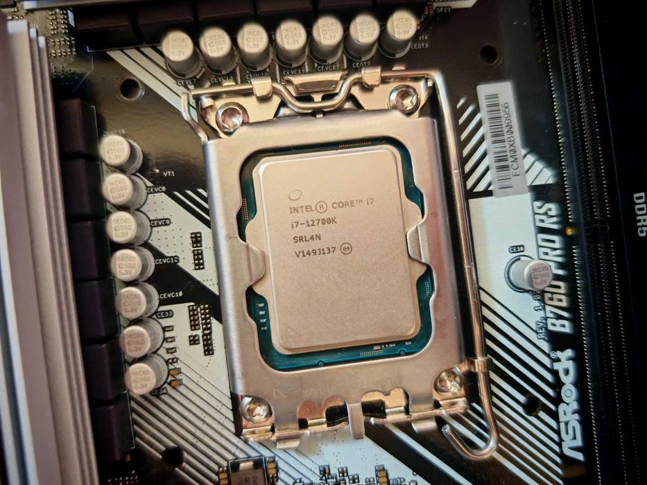 Процесор Intel Core i7-12700K, дванадесет-ядрен (3.6/5.0GHz]