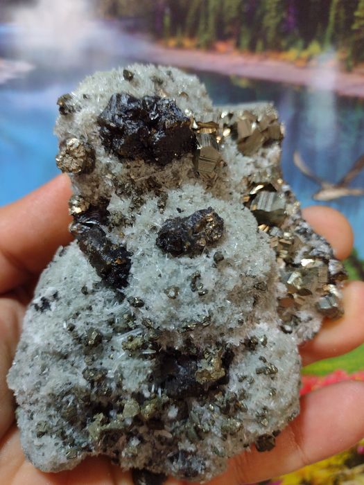 Минералите са от Родопите