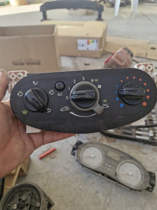 Dacia Logan I Unitate control climatizare 6001547668