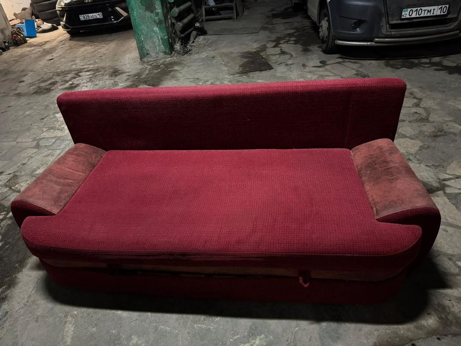 Продам диван недорого !