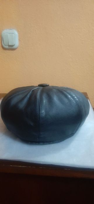 Фуражка из чистой кожи 100% в отличном состояние,продаю дёшево.