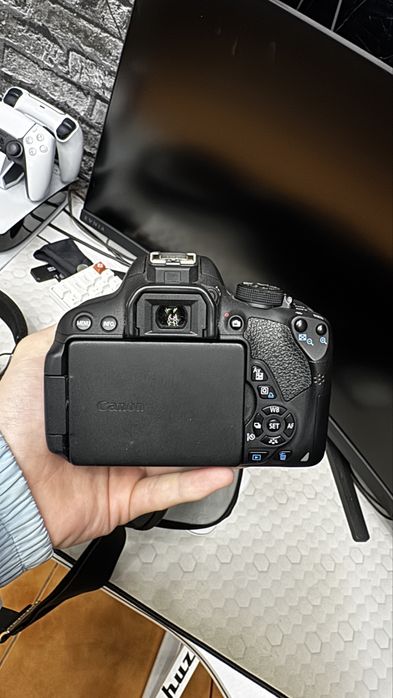 Aparat foto Canon Eos 700D