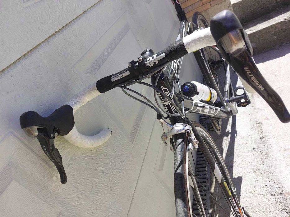 FELT Ultegra Състезателен Велосипед 28 цола