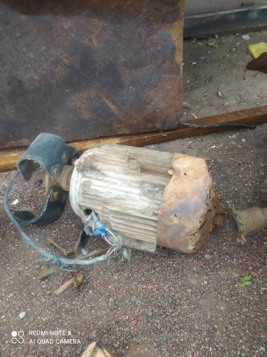 Электро двигатели,  и редуктора продам