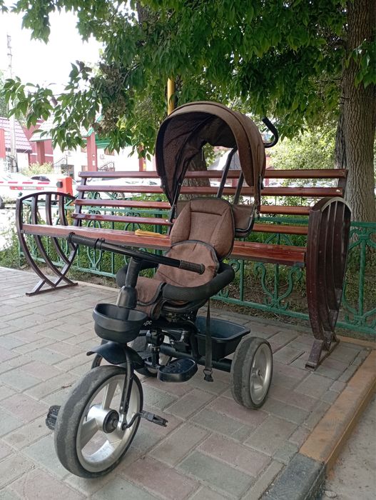 Детский велосипед ( трехколесный)