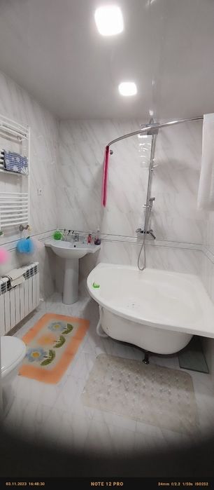 Eski shaxarda uchaska sotiladi