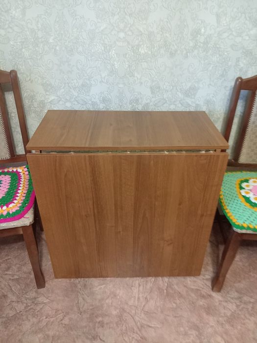 Продам стол книжку