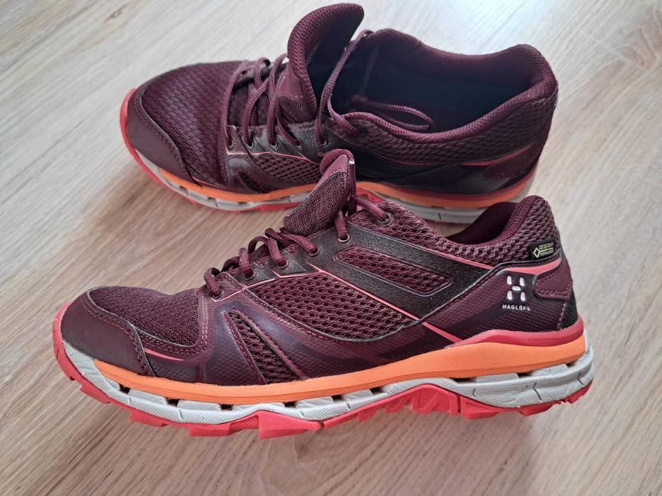 Дамски туристически маратонки Haglofs