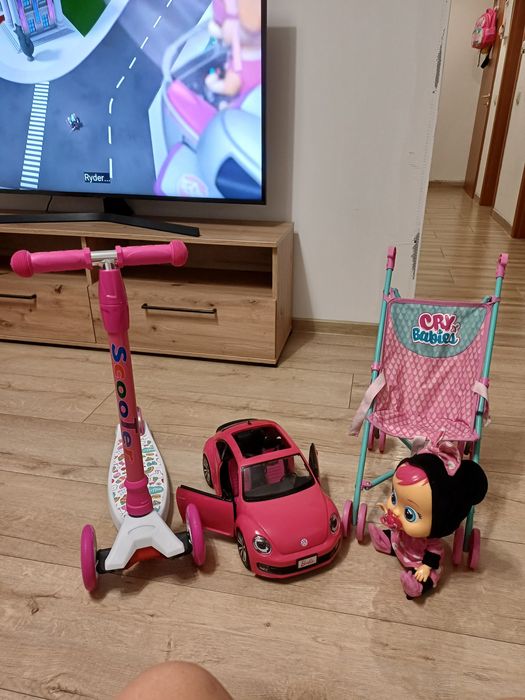 Детски играчки и тротинетка