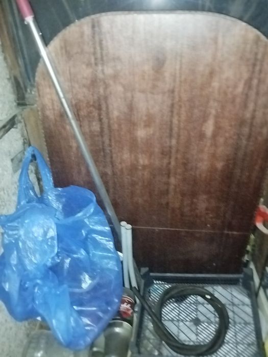 Стол.   кухонный