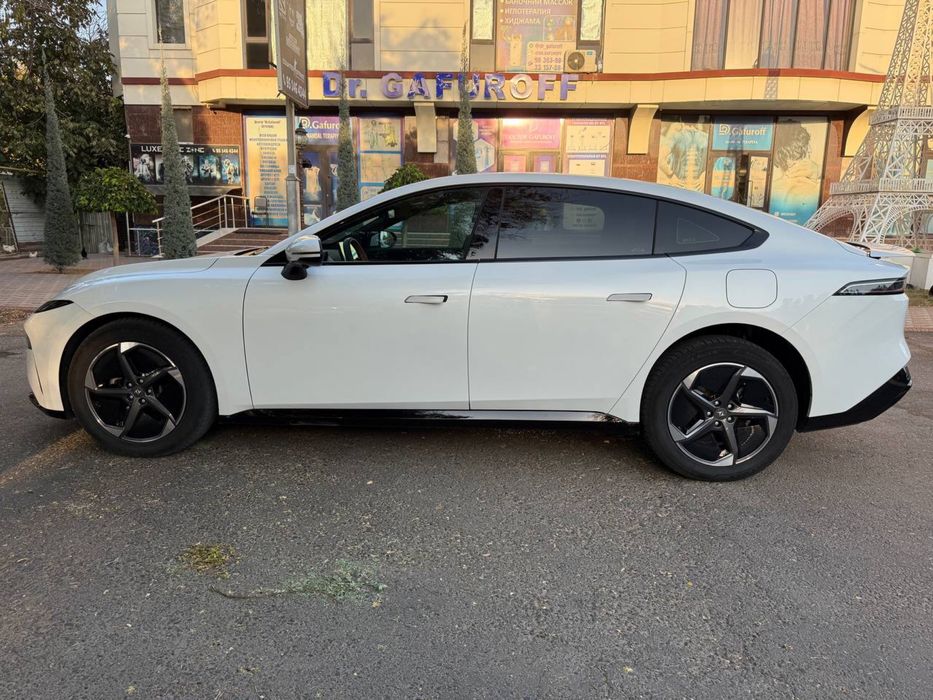 Dongfeng007 Gibrid 2025-yil 26.000Km Toza