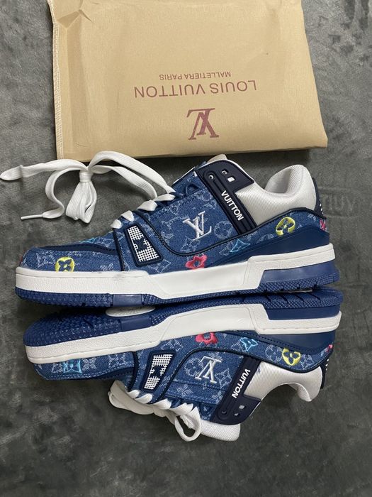 Vand adidasi noi de barbati Louis Vuitton