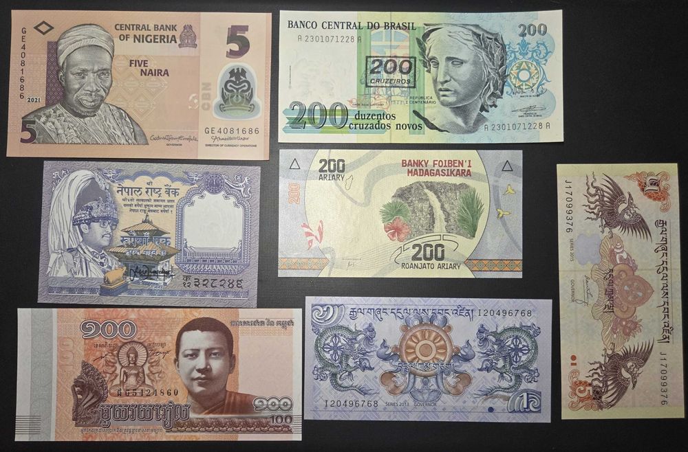 Vând un set de 24 bancnote pentru un colecționar începător.