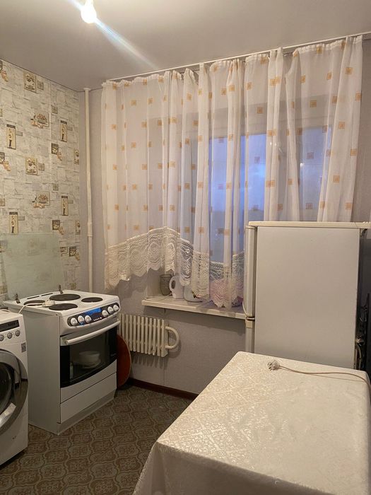 Продаётся 1 ком кв 12 мкр 33д