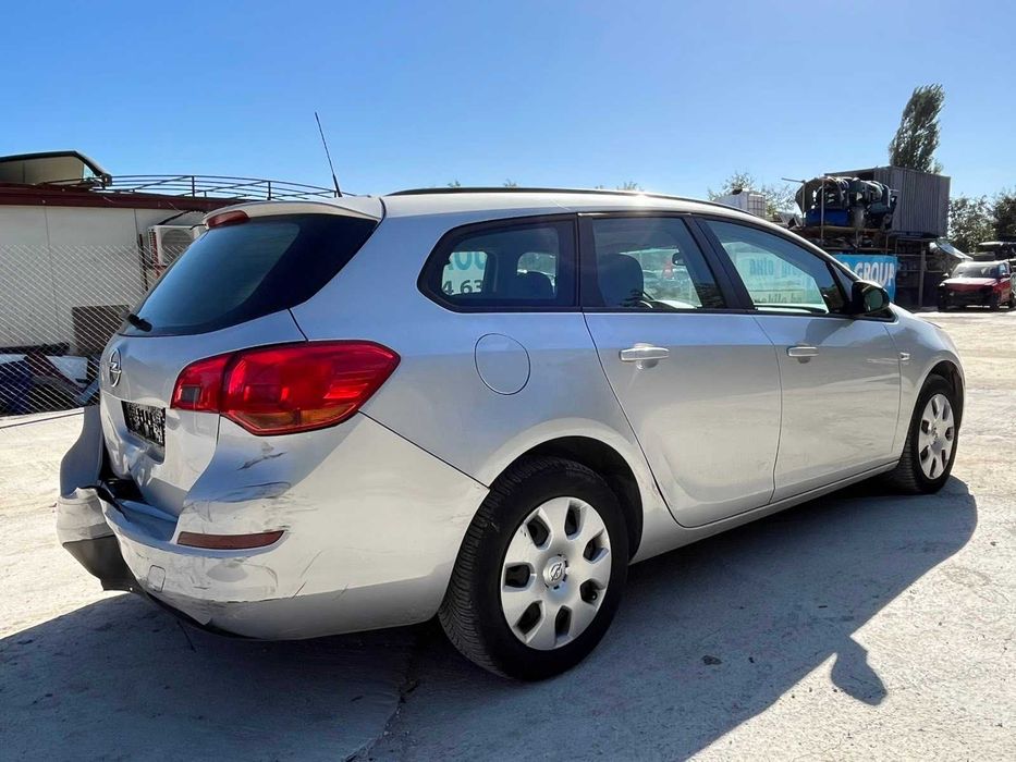 Опел Астра  2013г  / Opel Astra J  - на части