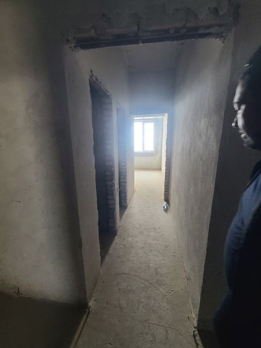 Зарафшон гостиница олдидан 7 каватли домдан квартира