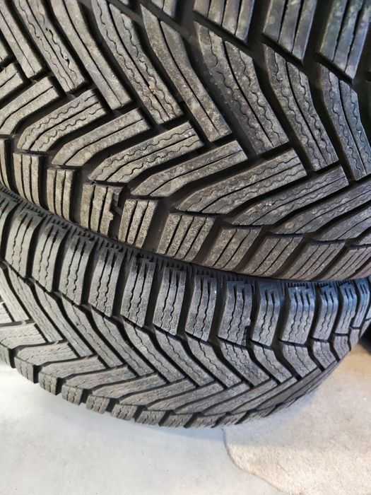 4 бр зимни 225/45/17 Michelin