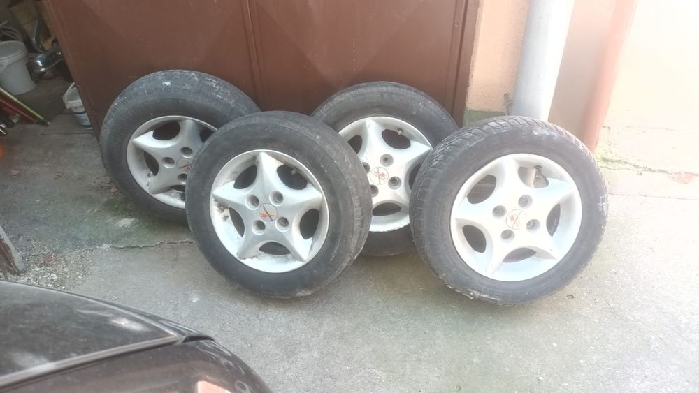 Vând jante cu, cauciucuri de wolksvagen polo