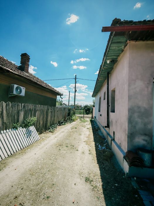 Vand casa in comuna bistret