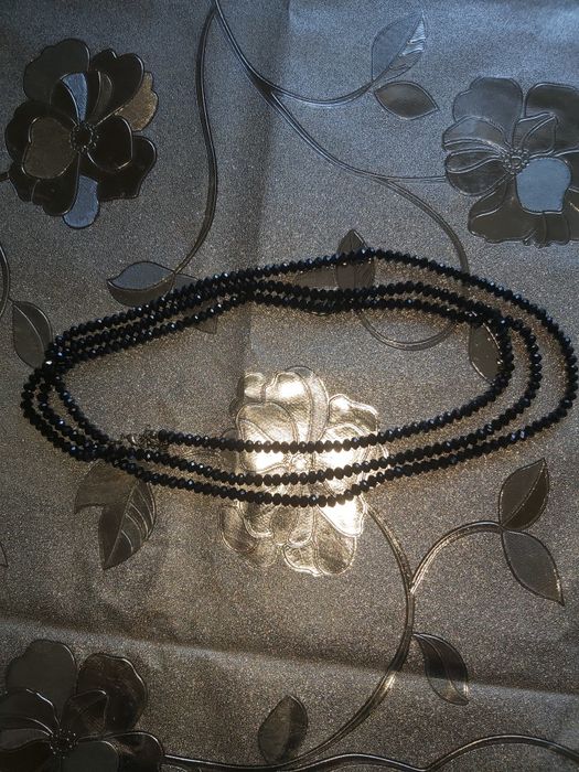 Бусы из чёрного граната