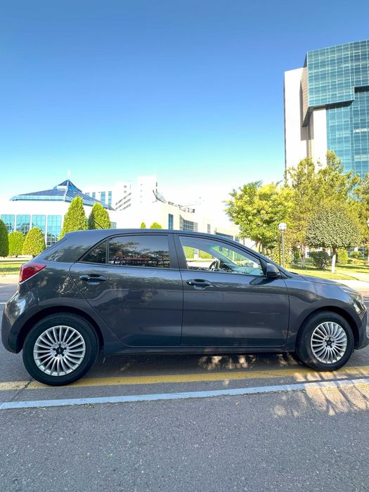 Продается Kia Rio 2019г ( 142 тыс пробег) Цвет Темно-Серый