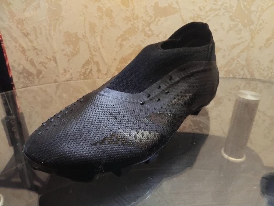 Продавам  оригинални бутонки на адисас