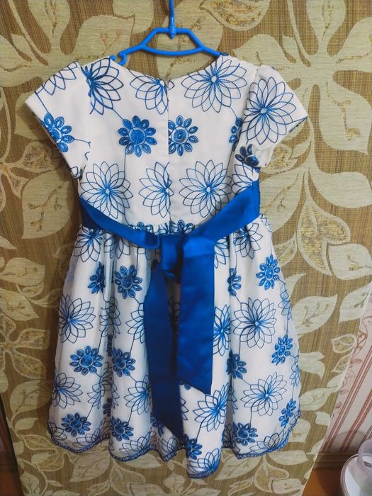 Продам детское платье на 4 года