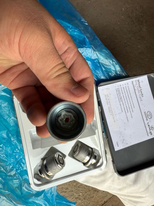 Секретики на Камри 75