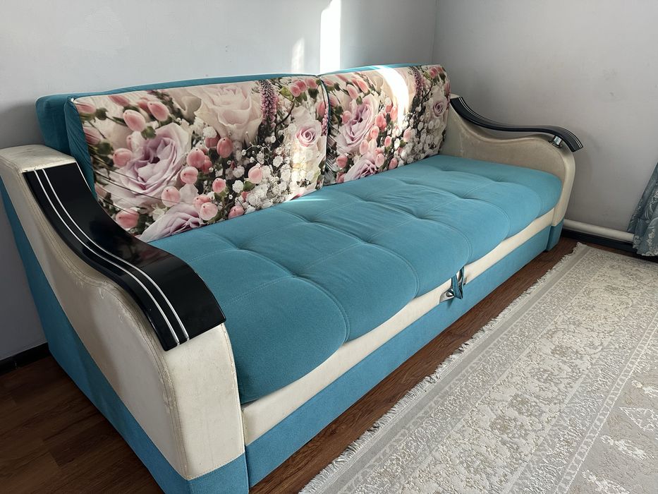 Диван в хорошем состояний