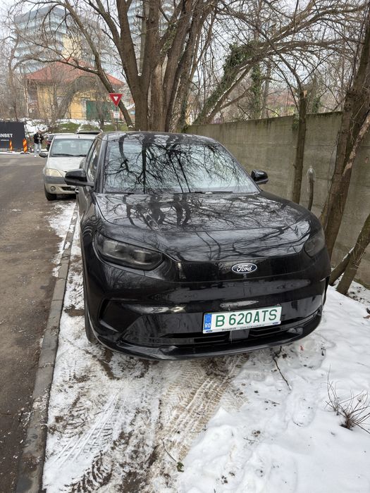 Inchiriez Ford Capri Nou