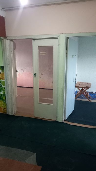 Kvartira sotiladi 28-mkr 3xona