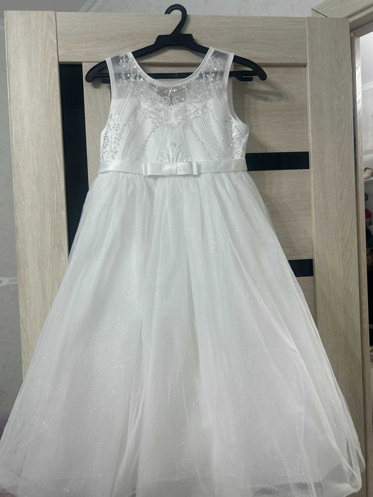 Платье детское белое блестящее