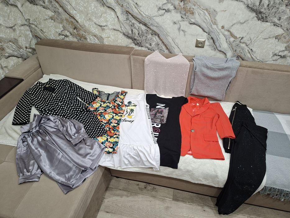 Отдам бесплатно одежду и обувь